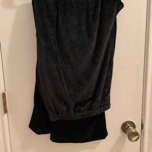 Kaktus, black velvet pants